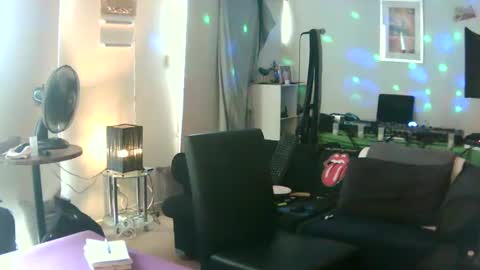 Snapshot of goldyguy011 chatting on February 2, 4:15 am goldyguy011 online show from February 2, 4:15 am