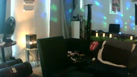 Snapshot of goldyguy011 chatting on February 7, 6:14 am goldyguy011 online show from February 7, 6:14 am