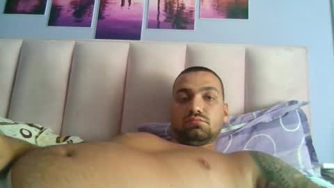 Snapshot of greenboy2121 chatting on September 24, 10:03 am greenboy2121 online show from September 24, 10:03 am