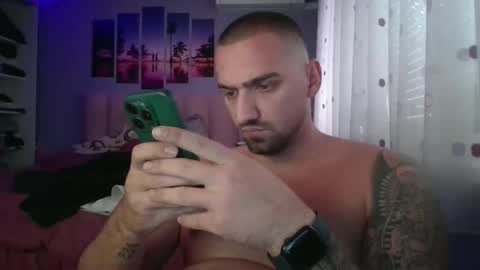 Snapshot of greenboy2121 chatting on October 29, 11:24 am greenboy2121 online show from October 29, 11:24 am