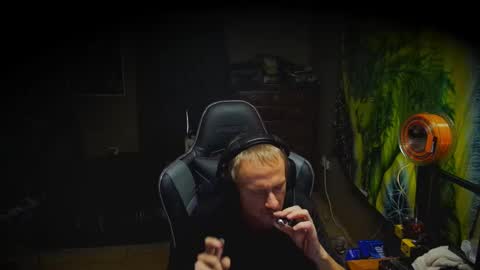 Greenlungs8195 online show from November 16, 5:15 pm