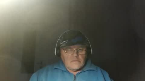 Snapshot of guyboy73 chatting on October 24, 6:53 pm guyboy73 online show from October 24, 6:53 pm