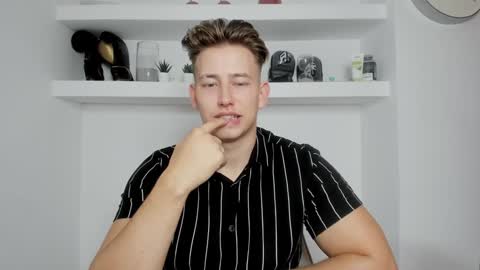 Snapshot of gym_alpha chatting on December 5, 6:56 pm Oliver online show from December 5, 6:56 pm