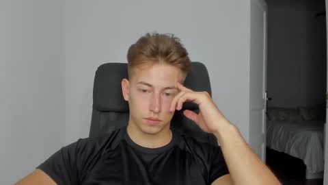 Snapshot of gym_alpha chatting on October 1, 10:25 pm Oliver online show from October 1, 10:25 pm