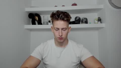 Snapshot of gym_alpha chatting on December 3, 5:23 pm Oliver online show from December 3, 5:23 pm