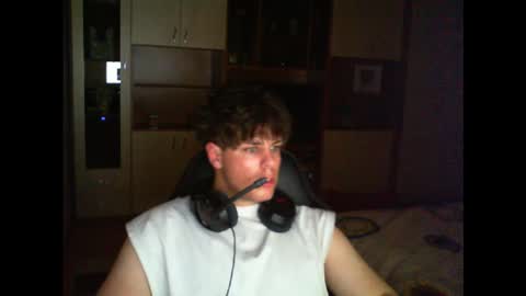 gymguy0505 online show from December 14, 9:55 pm