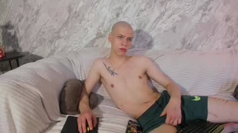 H A K U online show from January 9, 12:30 pm