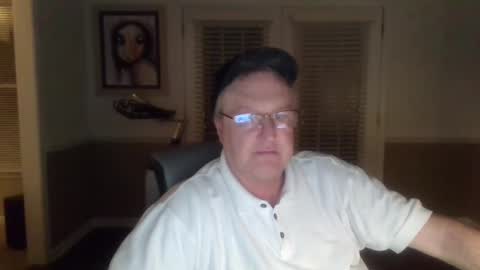 Snapshot of han63 chatting on December 17, 11:39 am Han online show from December 17, 11:39 am