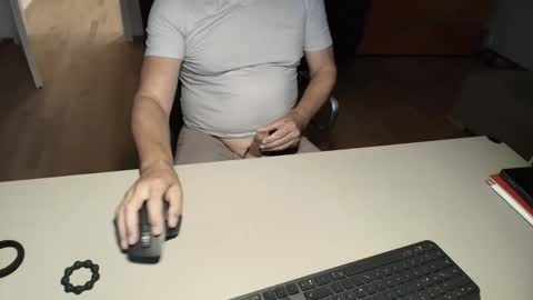 Snapshot of happybugger chatting on September 15, 5:14 pm Cum for you online show from September 15, 5:14 pm