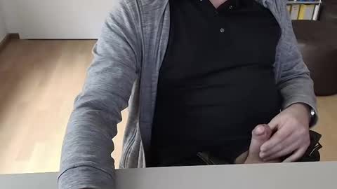 Snapshot of happybugger chatting on January 30, 1:10 pm Cum for you online show from January 30, 1:10 pm