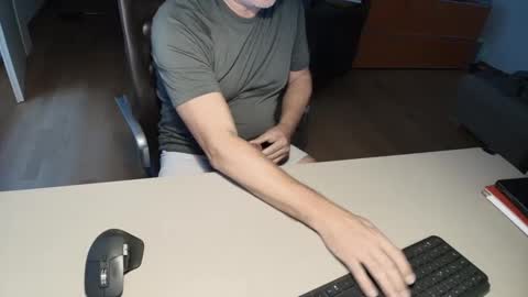 Snapshot of happybugger chatting on September 20, 7:19 am Cum for you online show from September 20, 7:19 am