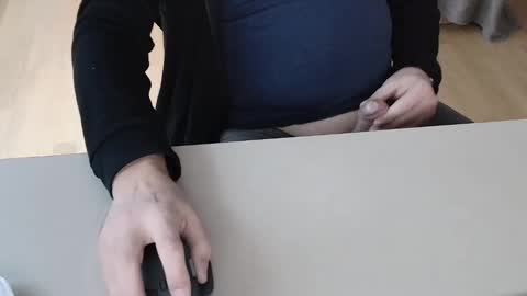 Snapshot of happybugger chatting on December 28, 12:57 pm Cum for you online show from December 28, 12:57 pm