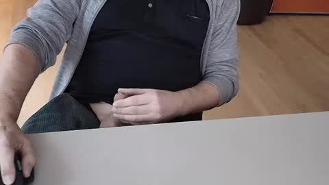 Snapshot of happybugger chatting on February 5, 1:33 pm Cum for you online show from February 5, 1:33 pm