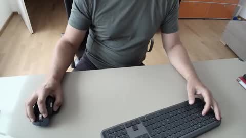 Snapshot of happybugger chatting on September 13, 11:33 am Cum for you online show from September 13, 11:33 am