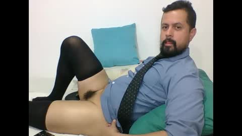 Snapshot of harry_goldenmillerx10fun chatting on January 20, 10:48 pm  Harry    online show from January 20, 10:48 pm