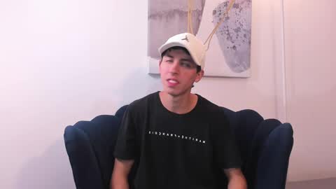 Snapshot of harry_klein chatting on October 15, 3:03 am   H  K   online show from October 15, 3:03 am