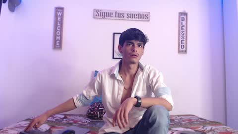 Snapshot of harrythomson1 chatting on January 22, 10:40 am harry thomson online show from January 22, 10:40 am