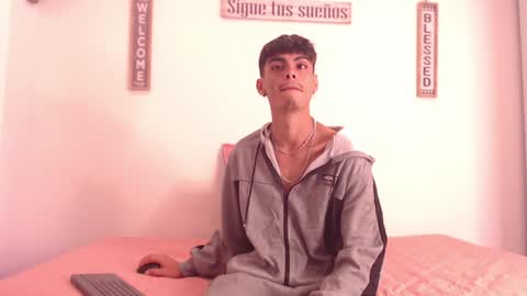 Snapshot of harrythomson1 chatting on December 7, 5:37 am harry thomson online show from December 7, 5:37 am