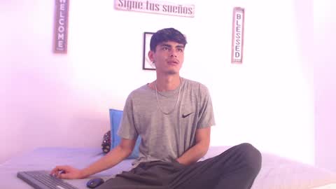 Snapshot of harrythomson1 chatting on December 27, 8:28 pm harry thomson online show from December 27, 8:28 pm