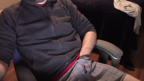 Snapshot of heavilyhung chatting on January 14, 4:57 am John online show from January 14, 4:57 am