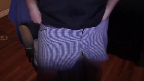 Snapshot of heavilyhung chatting on March 4, 4:49 am John online show from March 4, 4:49 am