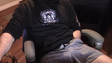 Snapshot of heavilyhung chatting on February 4, 4:05 am John online show from February 4, 4:05 am