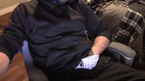 Snapshot of heavilyhung chatting on October 23, 2:04 am John online show from October 23, 2:04 am