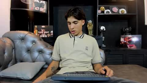 heellboy_ online show from October 30, 9:05 pm