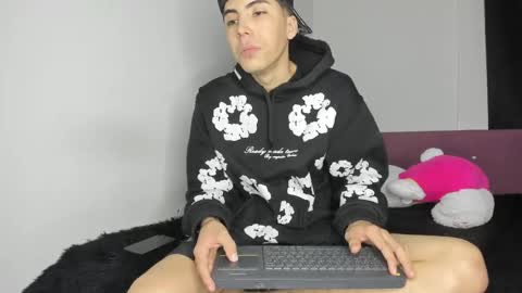 heellboy_ online show from May 2, 9:34 am