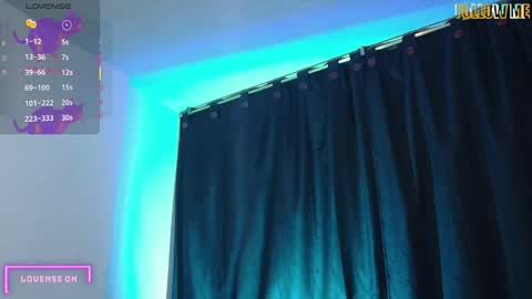 Snapshot of hellcat_xx chatting on September 20, 12:43 am   CROW  online show from September 20, 12:43 am