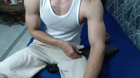 Snapshot of henry_gandy chatting on February 24, 12:37 pm HENRY GANDY online show from February 24, 12:37 pm