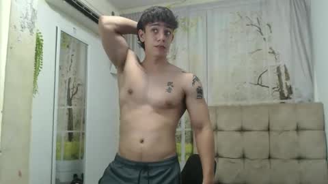 Snapshot of henry_gandy chatting on September 10, 9:57 pm HENRY GANDY online show from September 10, 9:57 pm