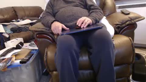 Snapshot of henryjxxx chatting on February 27, 9:14 pm henryjxxx online show from February 27, 9:14 pm