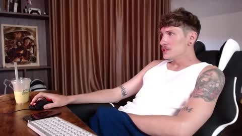 Snapshot of hercules__ chatting on October 4, 1:54 am Gregblonde  Alextattoo online show from October 4, 1:54 am
