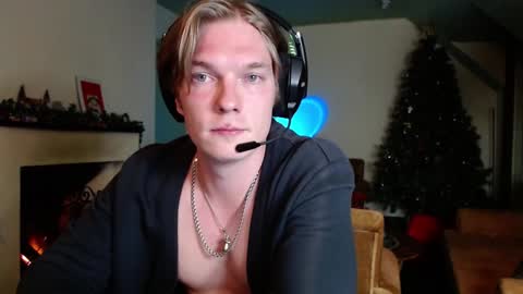 Snapshot of hercules__ chatting on January 29, 2:42 pm Gregblonde  Alextattoo online show from January 29, 2:42 pm