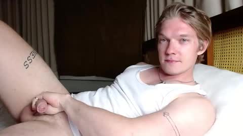 Snapshot of hercules__ chatting on February 19, 4:22 pm Gregblonde  Alextattoo online show from February 19, 4:22 pm