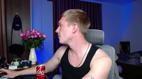 Snapshot of hercules__ chatting on September 30, 5:05 pm Gregblonde  Alextattoo online show from September 30, 5:05 pm