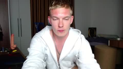 Snapshot of hercules__ chatting on September 9, 1:43 pm Gregblonde  Alextattoo online show from September 9, 1:43 pm