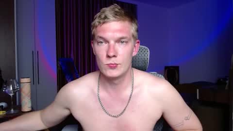 Snapshot of hercules__ chatting on October 5, 1:15 pm Gregblonde  Alextattoo online show from October 5, 1:15 pm