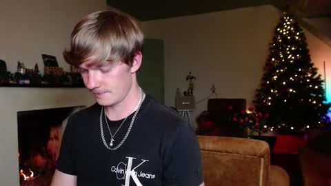 Snapshot of hercules__ chatting on December 28, 12:14 pm Gregblonde  Alextattoo online show from December 28, 12:14 pm