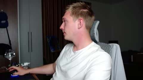 Snapshot of hercules__ chatting on September 16, 2:07 pm Gregblonde  Alextattoo online show from September 16, 2:07 pm