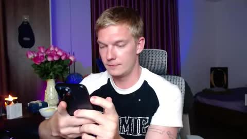 Snapshot of hercules__ chatting on September 29, 4:47 pm Gregblonde  Alextattoo online show from September 29, 4:47 pm
