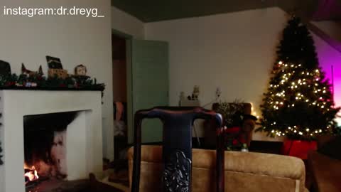 Snapshot of hercules__ chatting on December 27, 12:34 pm Gregblonde  Alextattoo online show from December 27, 12:34 pm