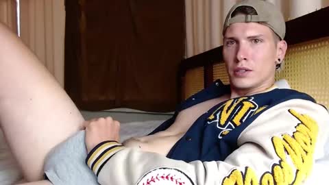Snapshot of hercules__ chatting on February 13, 11:58 pm Gregblonde  Alextattoo online show from February 13, 11:58 pm