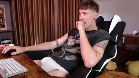 Snapshot of hercules__ chatting on October 15, 12:18 am Gregblonde  Alextattoo online show from October 15, 12:18 am