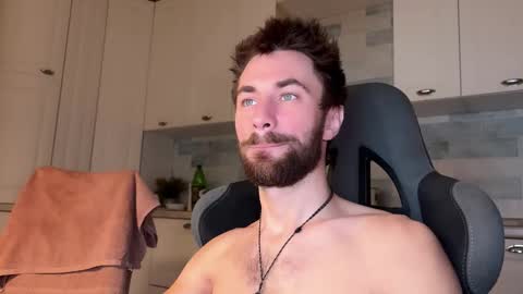 Arnold online show from February 8, 9:30 pm