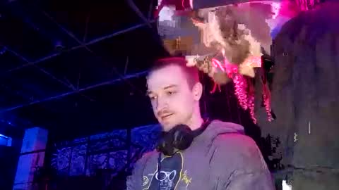 Snapshot of hey_arnold chatting on December 25, 8:17 pm Arnold online show from December 25, 8:17 pm