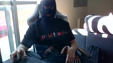 High Skimask online show from December 29, 11:50 am