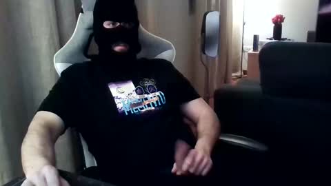 High Skimask online show from February 2, 11:53 pm