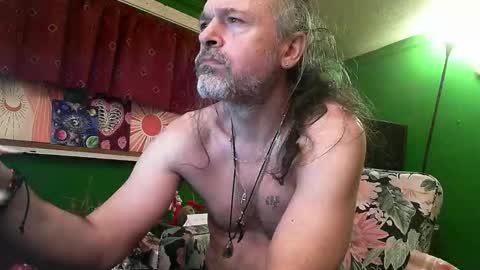 hippiedad333 online show from February 22, 11:28 pm